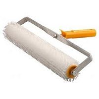 картинка Валик игольчатый STAYER для наливных полов в сборе, пластмассовые иглы, бюгель 8мм, 75х250мм от магазина Tovar-RF.ru